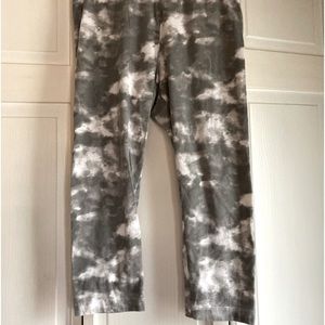 Grey camouflage capri leggings from old navy